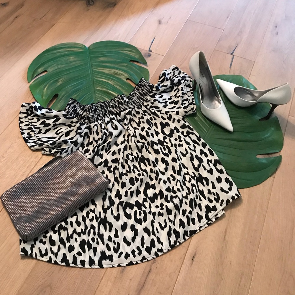 Animal print off the shoulder blouse 🦓 🦒
